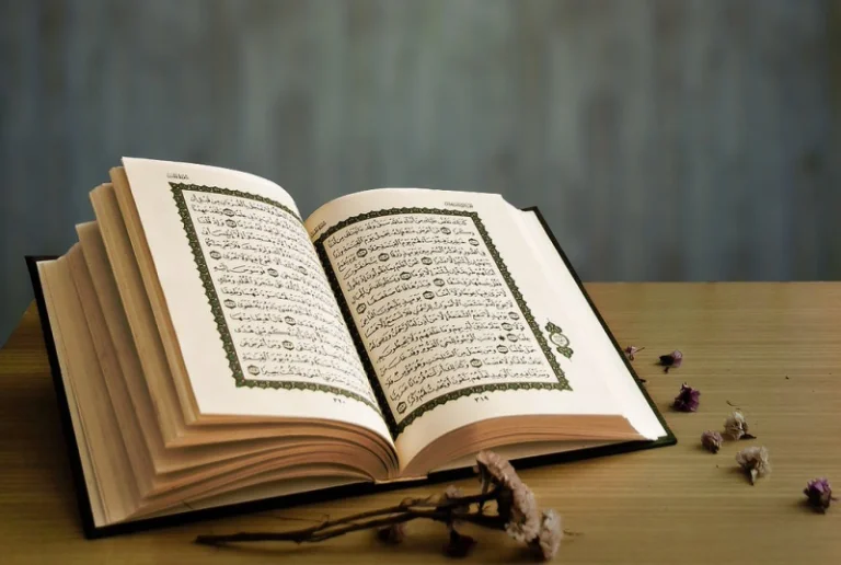 Muhkam dan Mutasyabih : Pengertian, Macam-macam, Sikap Para Ulama, Hikmahnya dan Takwil yang Tercela