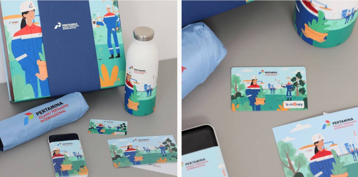 Set lengkap corporate gift Pertamina Kilang Pertamina Internasional berisi tumbler, payung, dan kartu e-money dalam box kustom